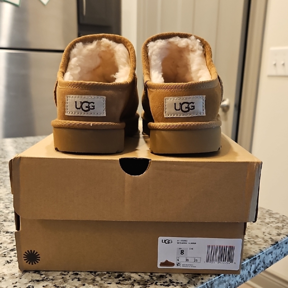 NWOT UGG Tan Sheepskin Lined Boots